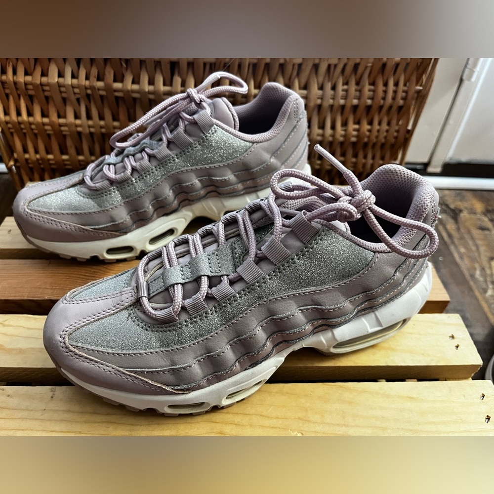 Nike Air Max 95! Gently Used. Size Women’s 6. - Picture 2 of 6